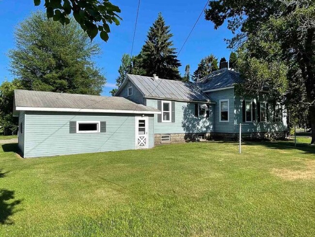 Building Photo - For Rent: 3 Bed / 1 Bath Home in Oconto