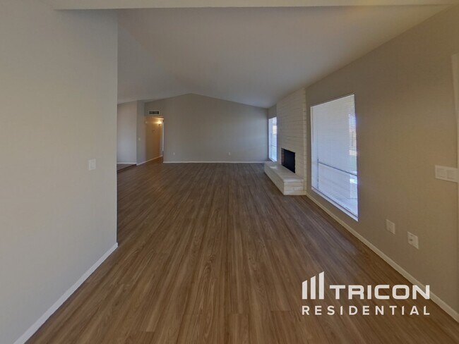 Building Photo - 6109 S Country Club Way Tempe AZ