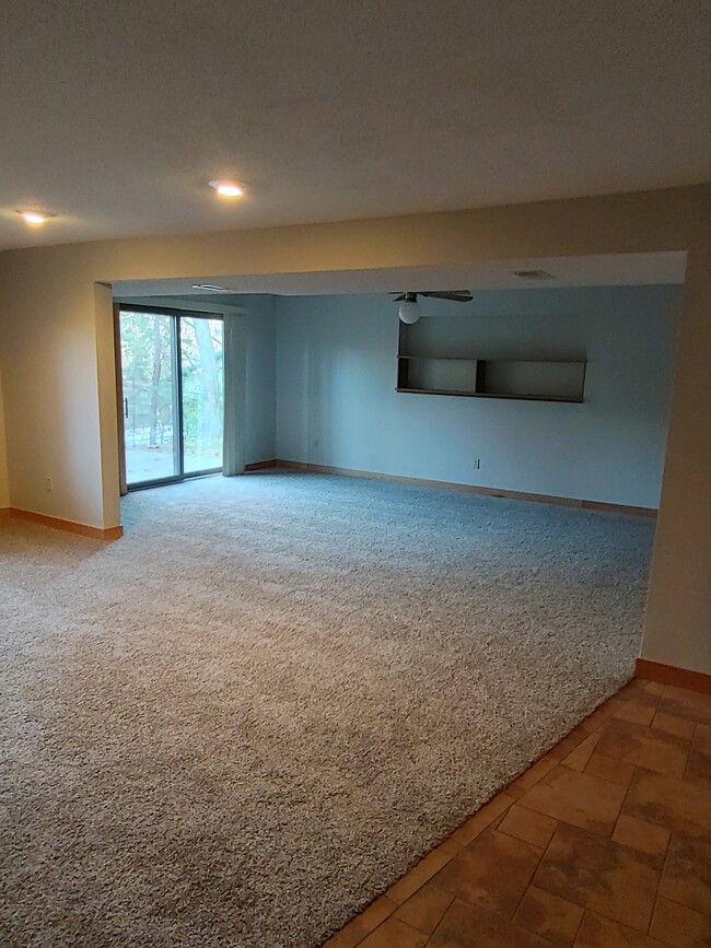 Building Photo - 354 Edgewood Dr