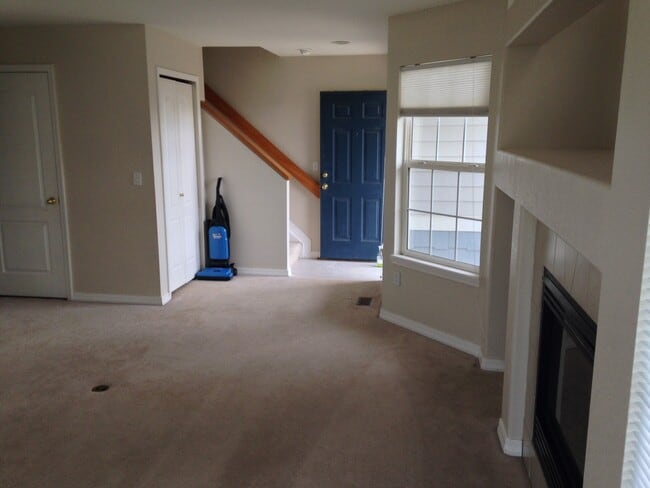 Front Door Area - 1419 Red Mountain Dr