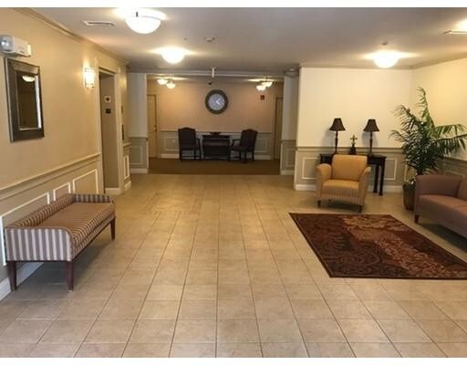 Building Photo - 1 Millbrook Ln