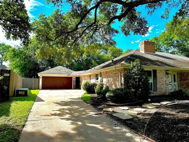 Building Photo - 3007 Broadmoor Dr