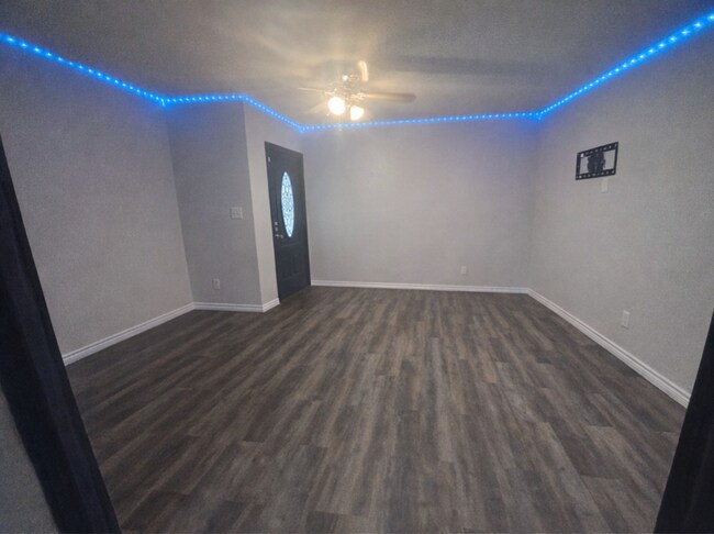Foto del edificio - 4 bedroom 2 bathroom house! Housing accepted! MOVE-IN SPECIAL!