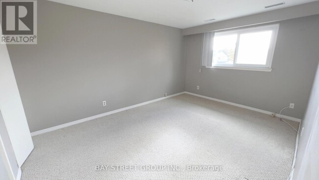 Building Photo - 31 Colonsay Rd