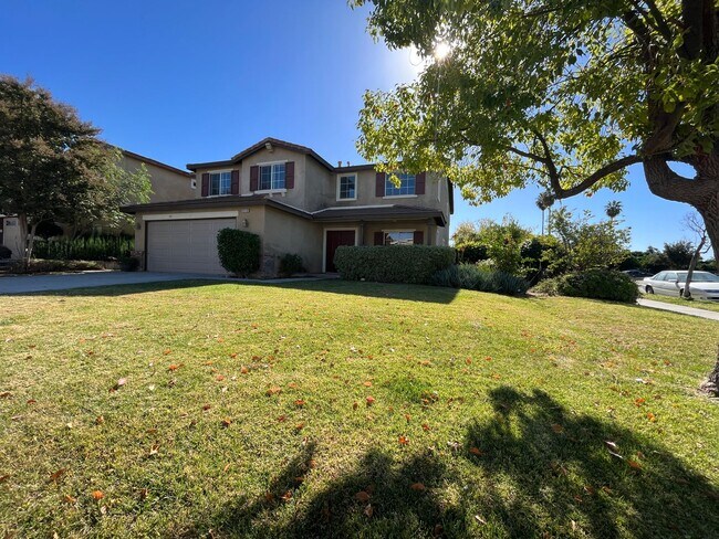 Building Photo - Spacious 2-Story 5-Bedroom Home in Redlands!