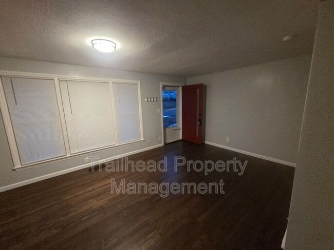 Foto del edificio - 618 NE 43rd St