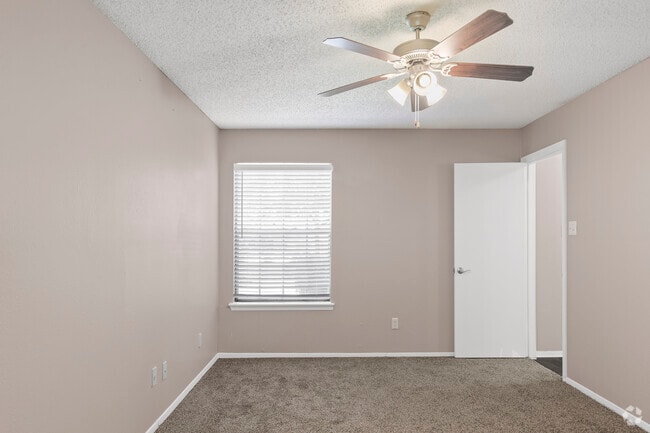 2BR, 2BA - 960SF (B2) - Bedroom - Bravo Apartment Living
