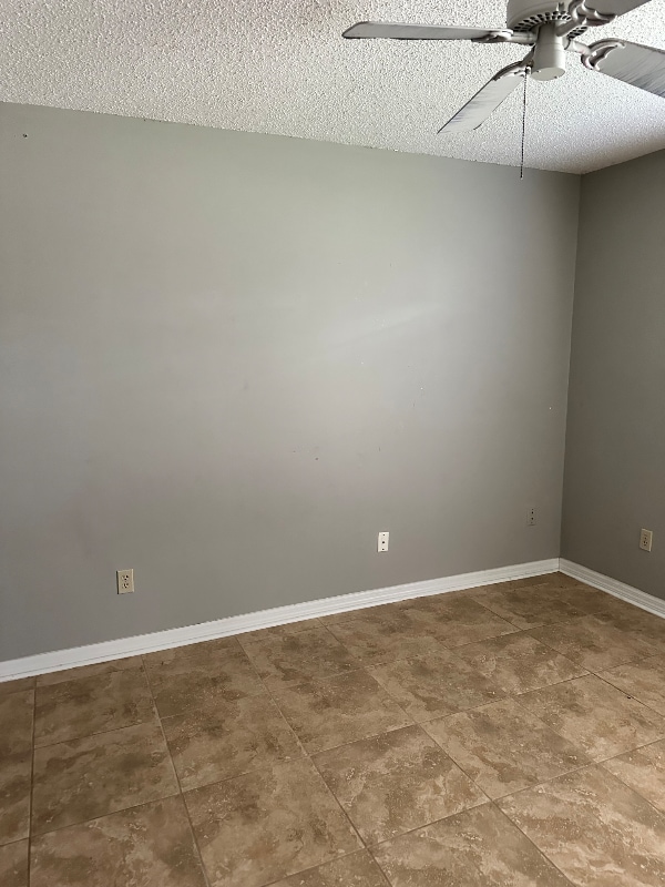 Building Photo - 700 Drywood Ave