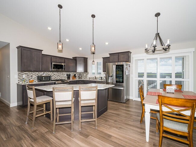 Building Photo - Beautiful 5 Bedroom Single Family Home