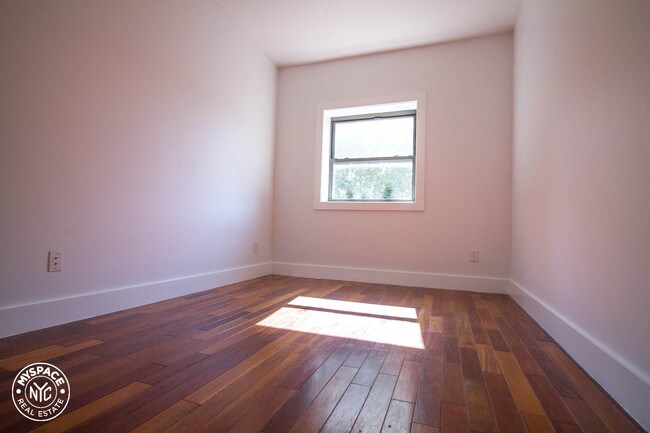 Building Photo - 436 Throop Ave