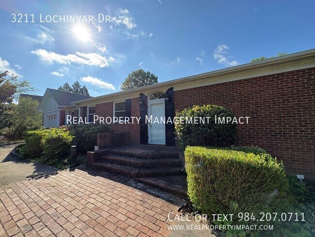 Foto del edificio - 3211 Lochinvar Dr