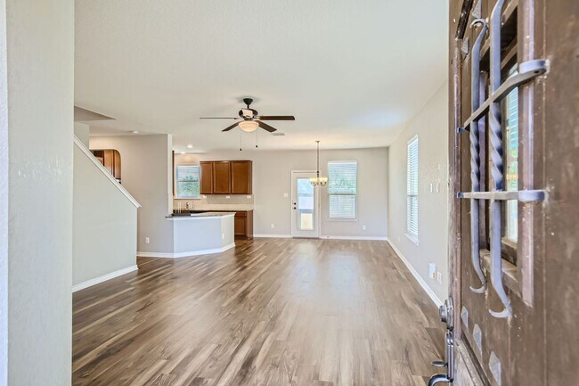 Building Photo - Charming 3 Bedroom Home Near