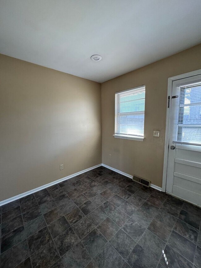 Foto del edificio - Comfort & Convenience in Shawnee – 3BR Duplex Coming Soon!