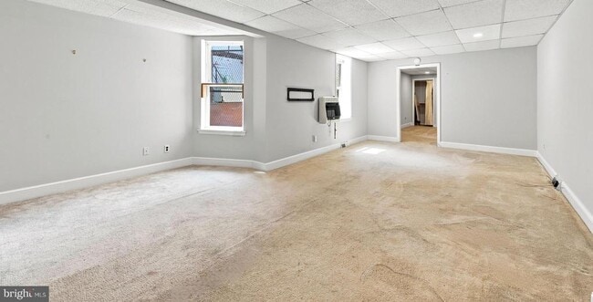 Building Photo - 506 W 9th St