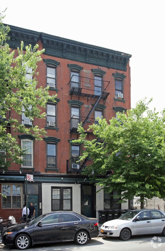 Primary Photo - 298 Metropolitan Ave