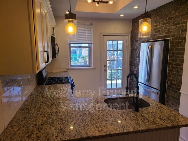 Foto del edificio - 2723 E Madison St