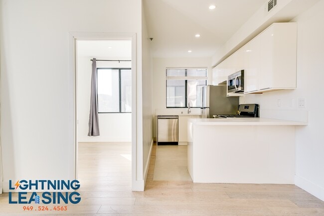 Building Photo - 8811-8813 Burton Way