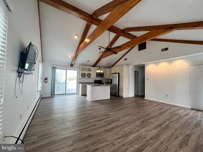 Building Photo - 102 N 31st Ave