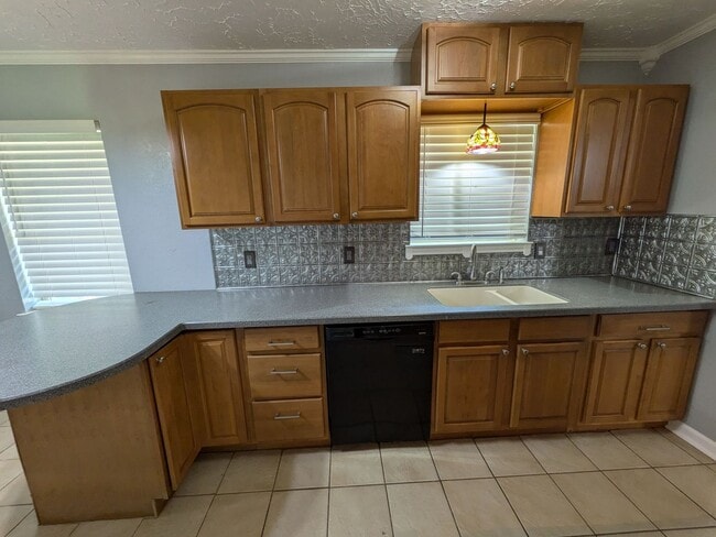 Foto del edificio - 7519 Odom Rd
