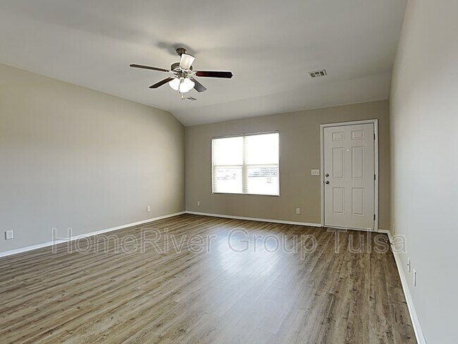 Building Photo - 2840 Lariat Ln