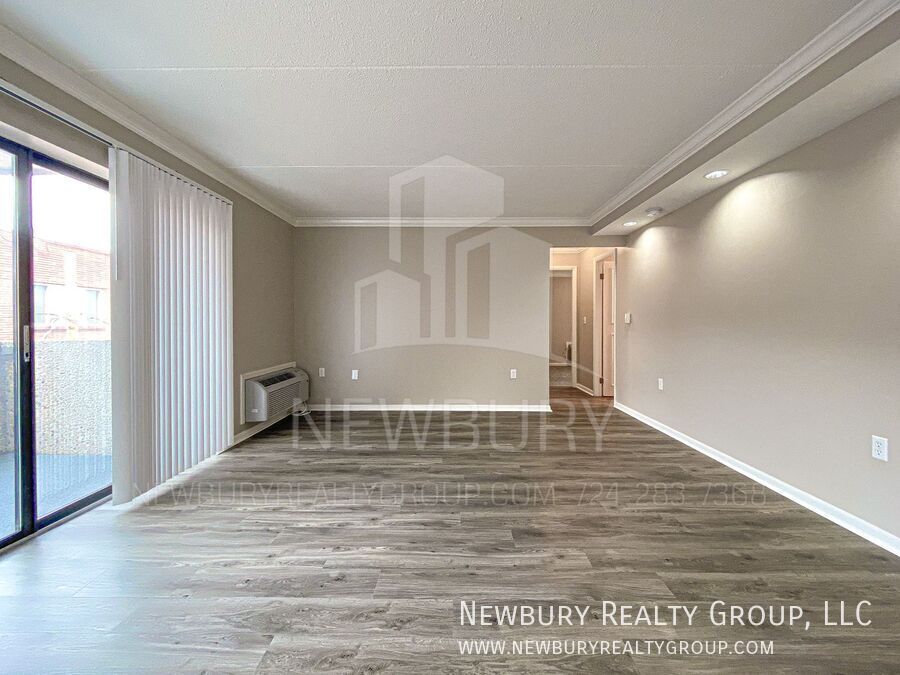 Primary Photo - 530 N Main St