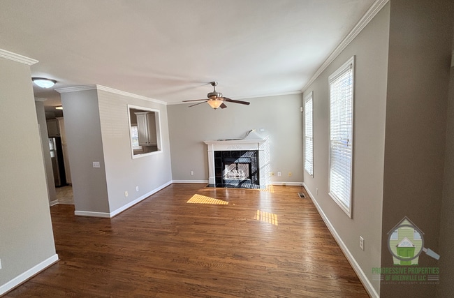 Building Photo - 203 Ridgecrest Dr