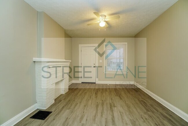Building Photo - REDUCED! - Now offering FREE first full mo...