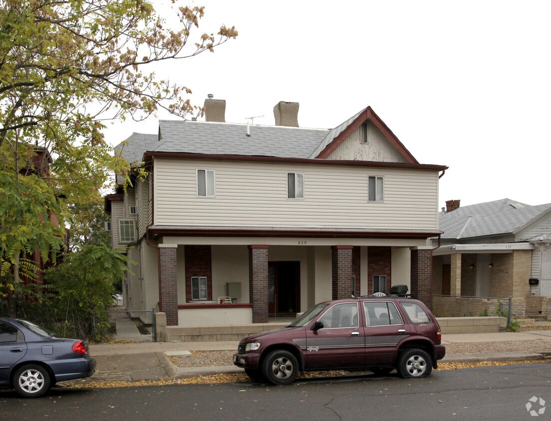 Foto del edificio - 420 W 10th St