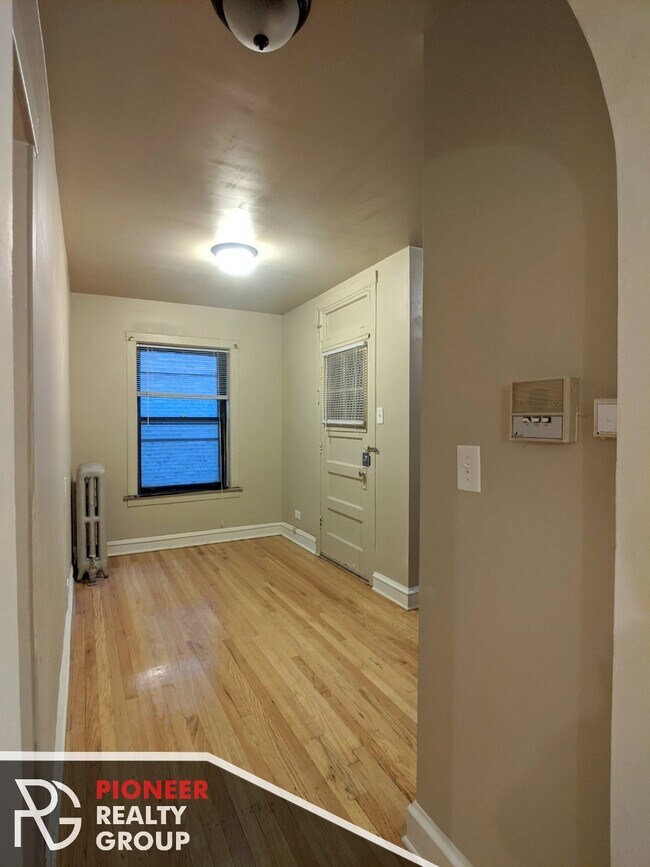 Foto del edificio - 4910 N Hoyne Ave