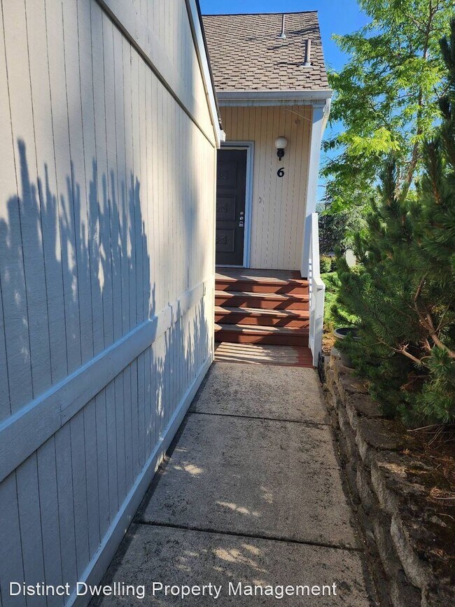 Building Photo - 2 br, 1.5 bath House - 6 NW Mountain View ...