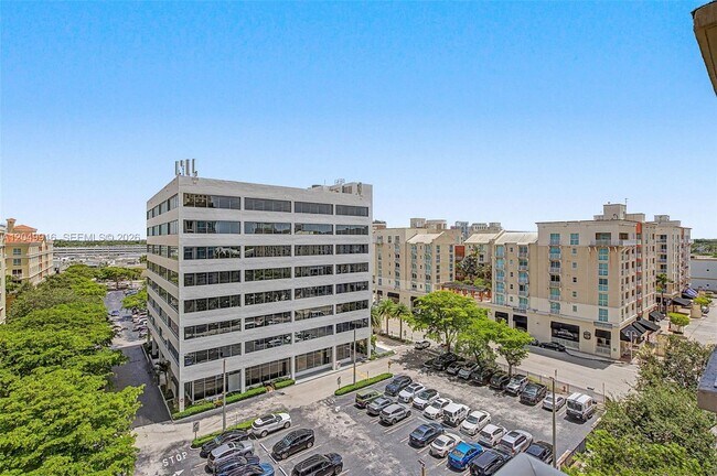 Foto del edificio - 9055 SW 73rd Ct