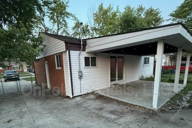 Building Photo - 32448 Birchwood St