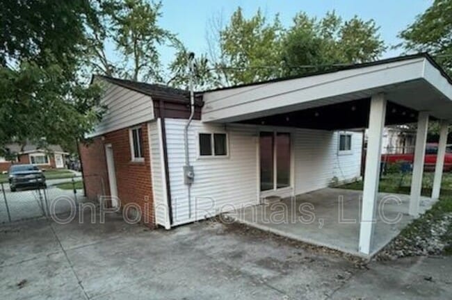 Photo - 32448 Birchwood St House