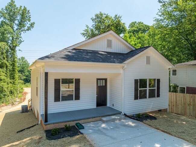 Foto del edificio - Your New Home Awaits in Hickory!