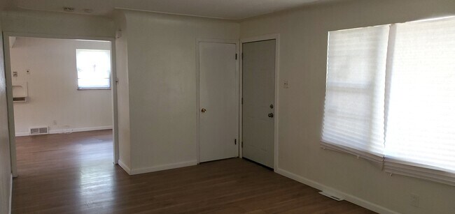 Foto del edificio - 1361 N Florissant Rd