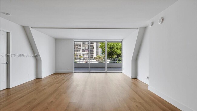 Foto del edificio - 555 NE 34th St