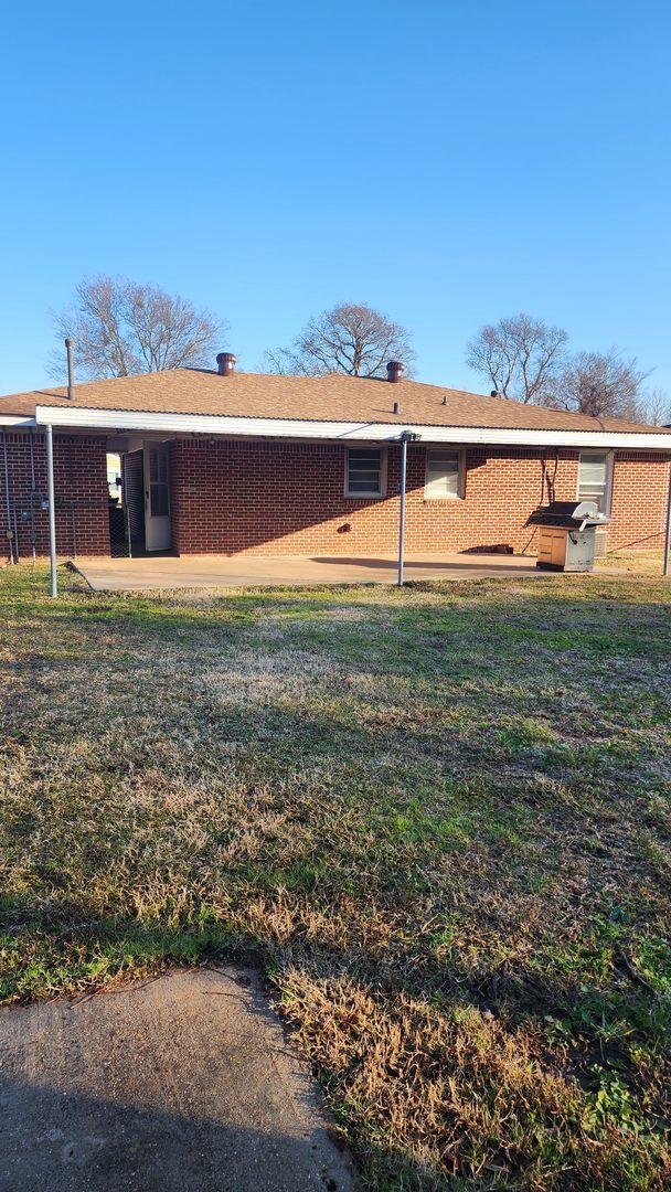 Foto del edificio - 3228 Sarah St