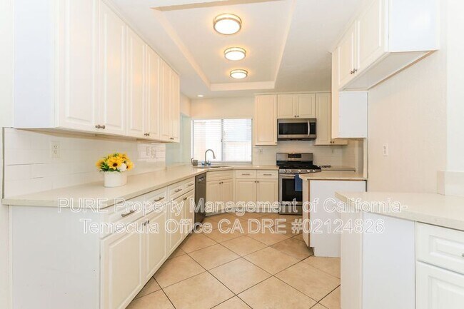 Building Photo - 39564 Highbury Dr