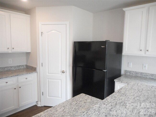 Building Photo - 2219 Latimer Ln