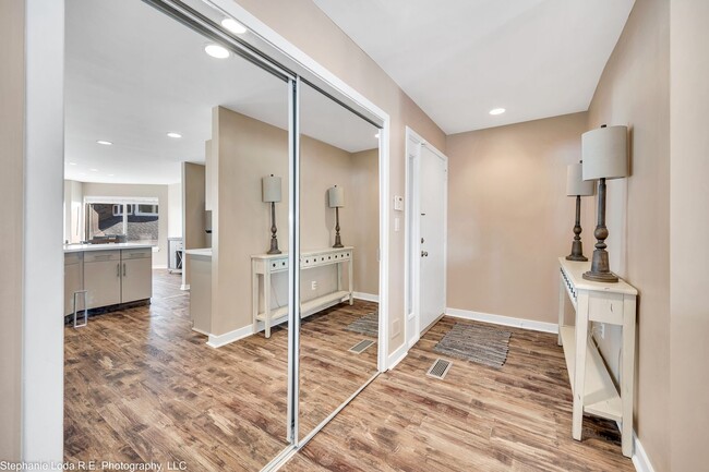 Building Photo - 2 Bedroom 2.5 Bath At Harbour Landing