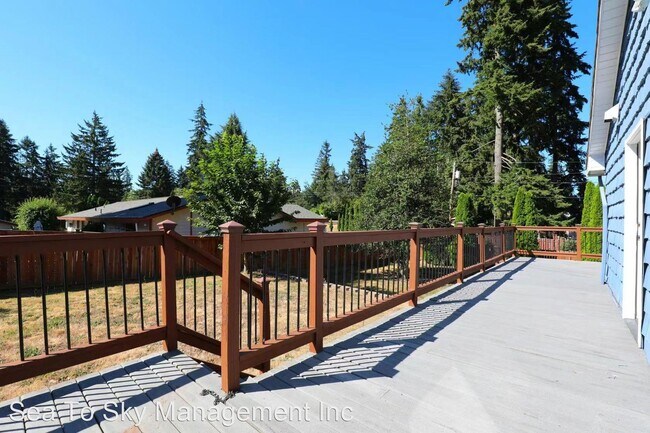 Building Photo - 3 br, 2.5 bath House - 11805 SE May Creek ...