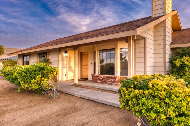 Building Photo - 57731 San Tropeze Dr