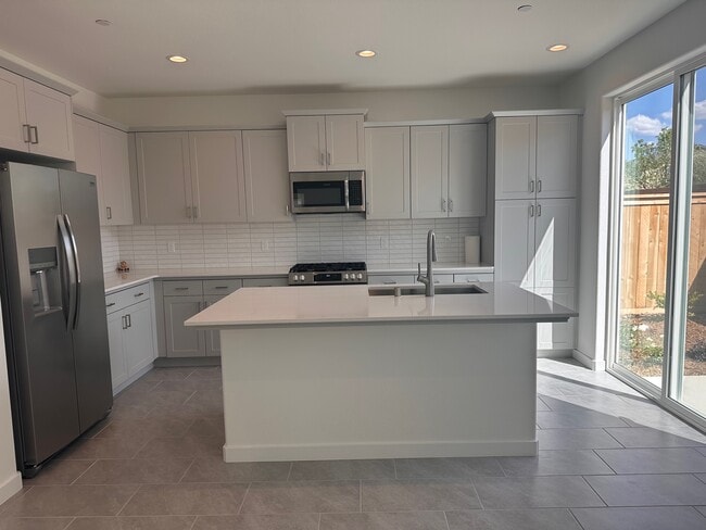 Building Photo - 696 Philip Way