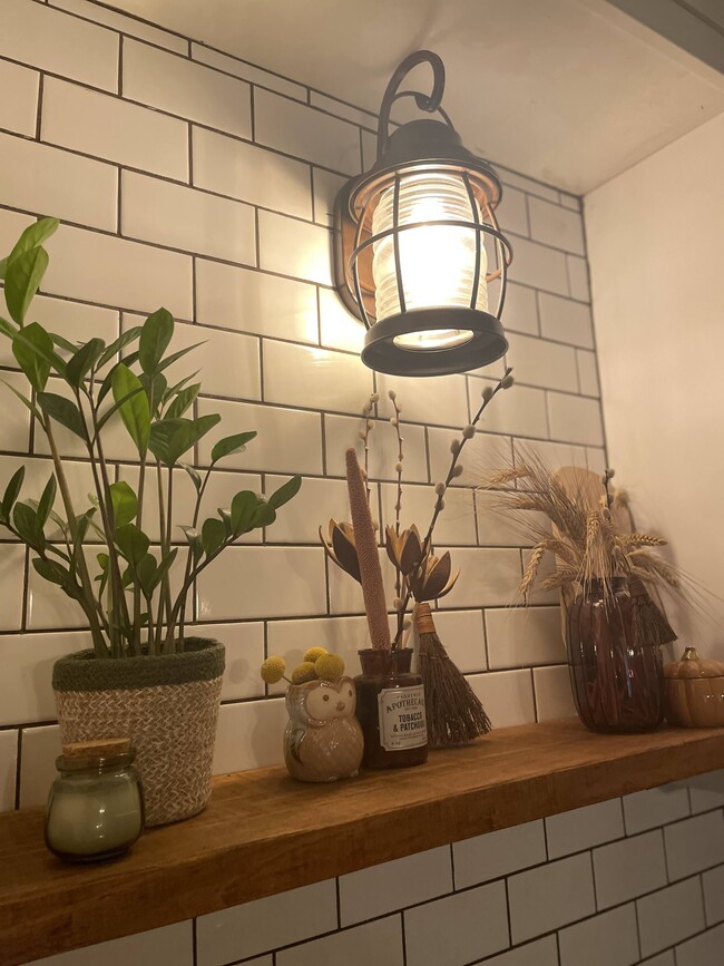 Foto del edificio - 1543 Hillhaven Dr