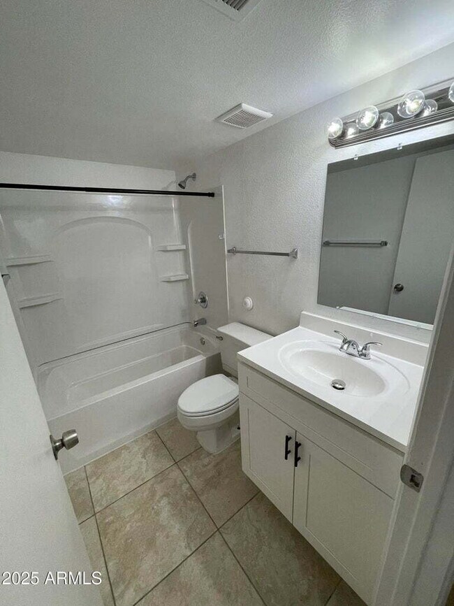 Foto del edificio - SPECIALS for IMMEDIATE MOVE IN! This is too good to pass up!