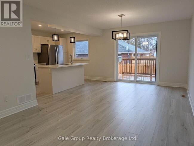 Building Photo - 261 Pittock Park Rd