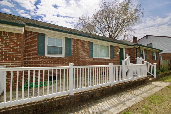 Building Photo - 3421 Petunia Crescent
