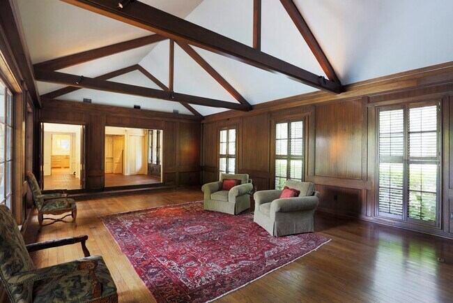 Building Photo - 9 Pine Forest Cir