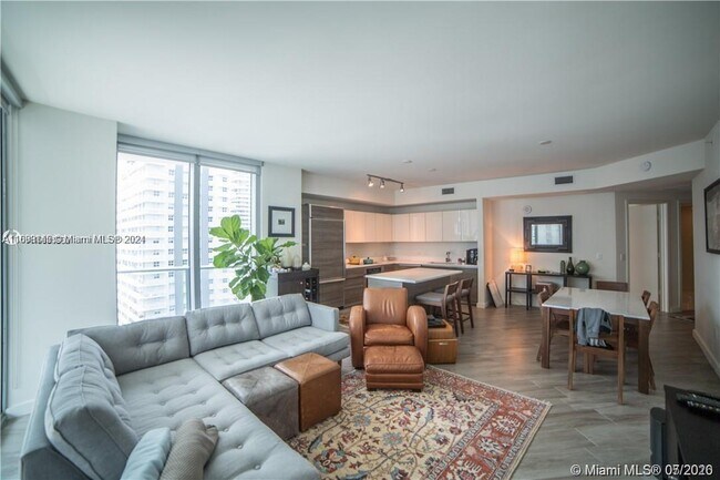Building Photo - 1100S S Miami Ave