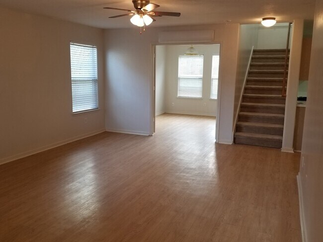 Foto del edificio - 839 Autumn Point Ln